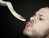Хоббит нашел общий язык со змеями