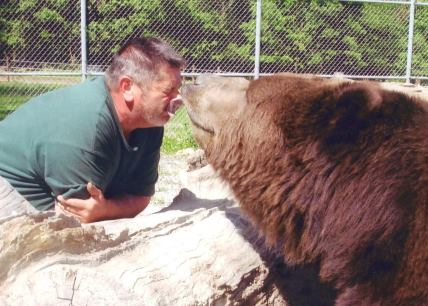 Читать Джим и Джимбо: многолетняя дружба человека и медведя