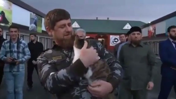 Кадыров взял из приюта слепую кошку Дариру и больную собаку Марту