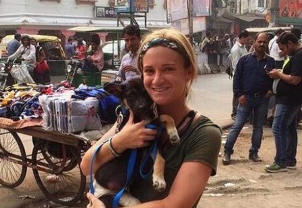 Американка поехала в Индию в поисках себя, а нашла щенка