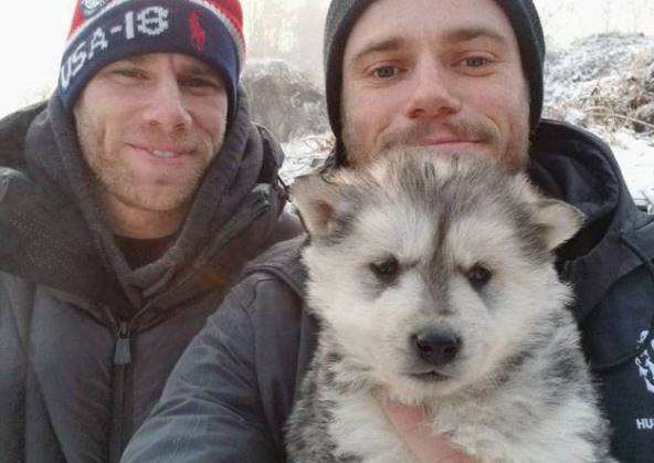 Американский лыжник Гас Кенуорти спас более 90 собак с корейской 