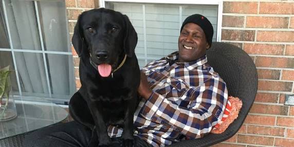 Невинно осужденный отсидел 38 лет и вышел на свободу со ставшей ему другом тюремной собакой